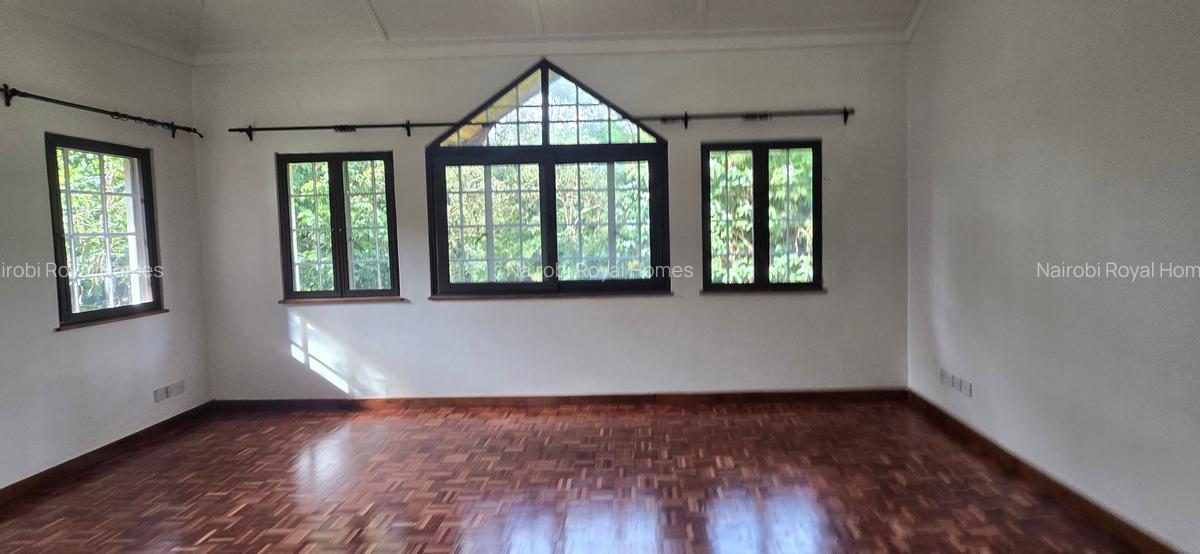 5 Bed House with En Suite at Rosslyn Lone Tree - 9