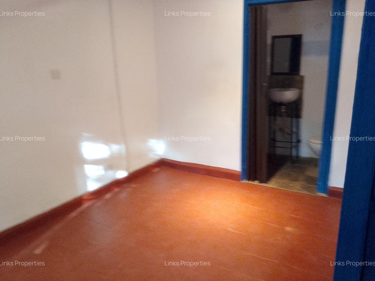 1 Bed House with En Suite at Karen - 7