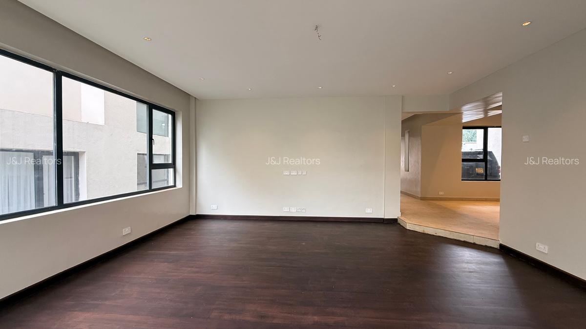 5 Bed Townhouse with En Suite in Lavington - 6