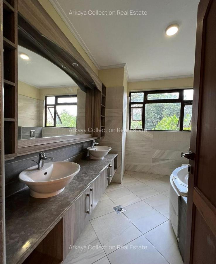 5 Bed House with En Suite in Lavington - 8