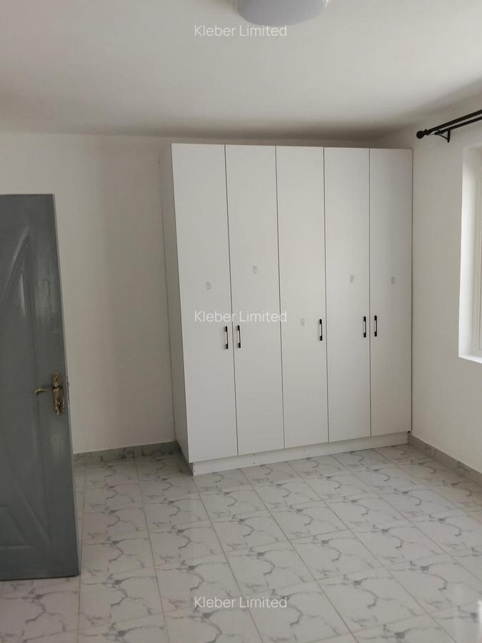 4 Bed House with En Suite in Membley - 5