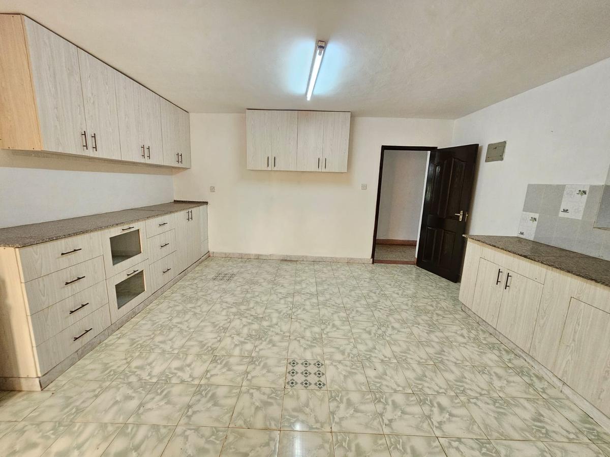 5 Bed House with En Suite in Nyari - 18