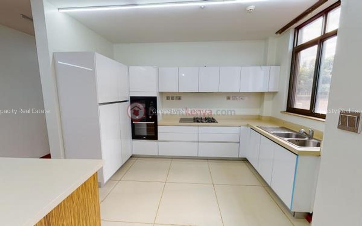 3 Bed Apartment with En Suite in Parklands - 11