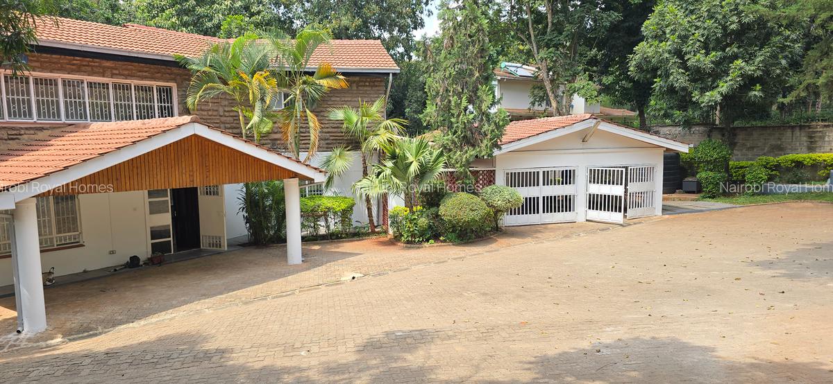 4 Bed House with En Suite at Lobelia Drive - 5