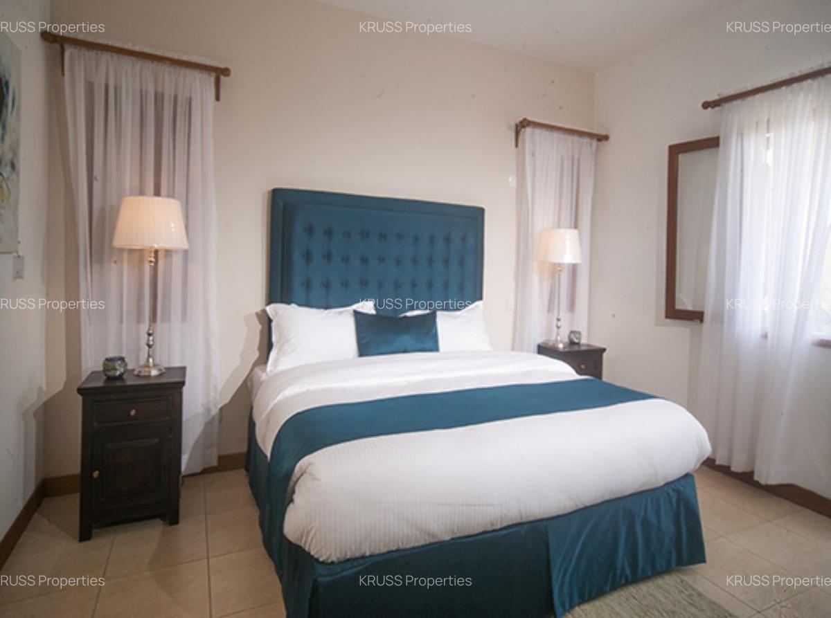 4 Bed Villa with En Suite at Hs2028 - 11