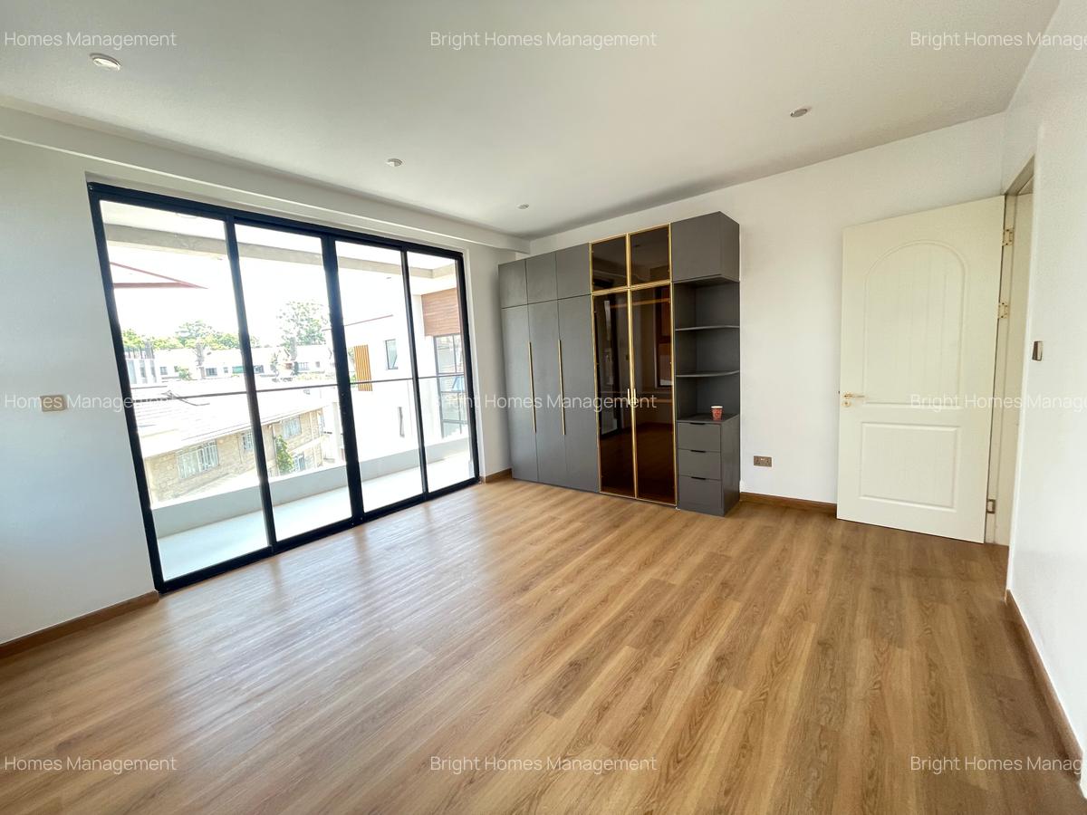 5 Bed Townhouse with En Suite in Lavington - 16