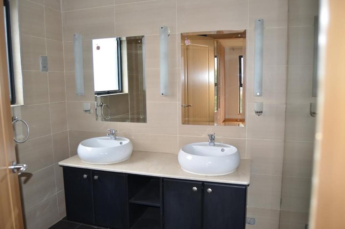 Serviced 3 Bed Apartment with En Suite in Westlands Area - 11