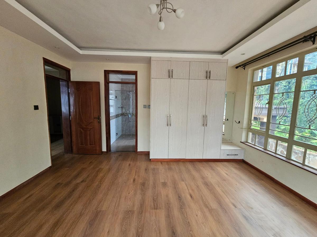 9 Bed House with En Suite in Nyari - 14