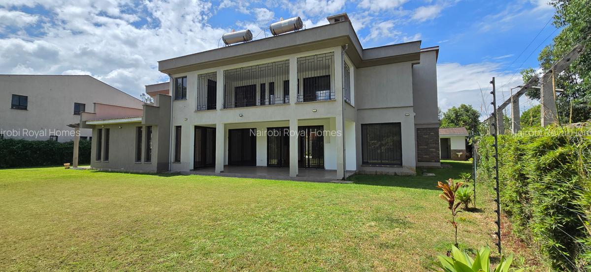 6 Bed House with En Suite at Lavington Green - 3