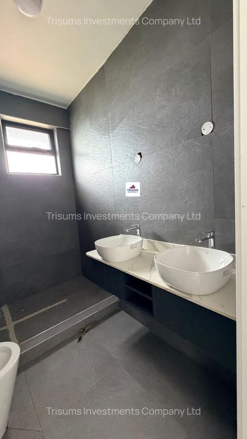 3 Bed Apartment with En Suite in Parklands - 13