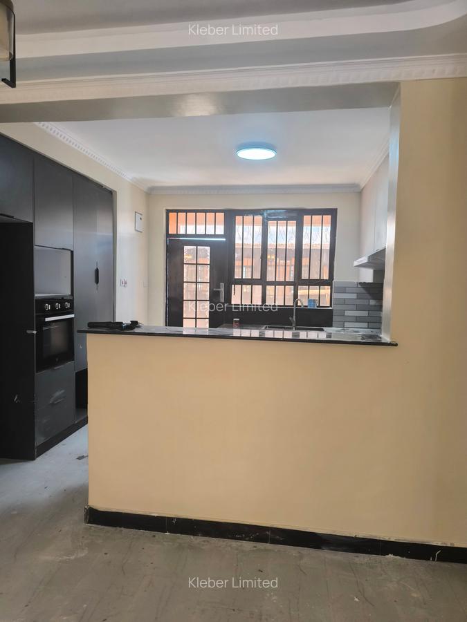 4 Bed Townhouse with En Suite at Western Bypass - 5