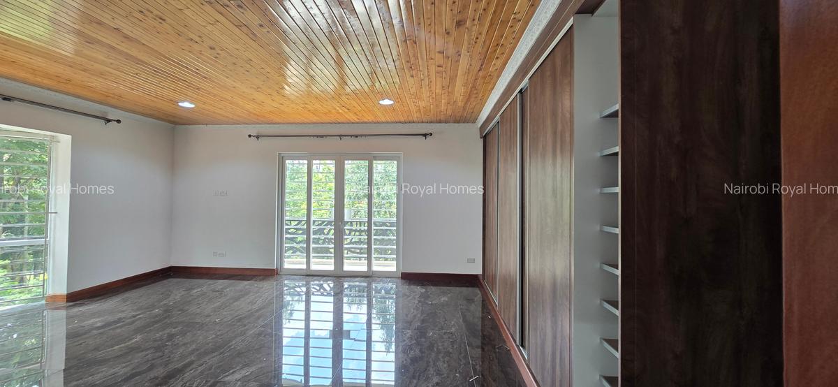 5 Bed Townhouse with En Suite at Rosslyn Lone Tree - 12