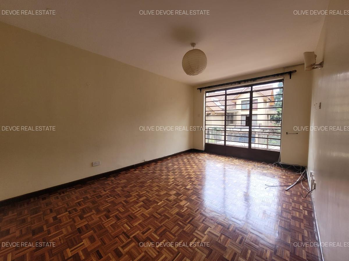 6 Bed Townhouse with En Suite in Lavington - 2