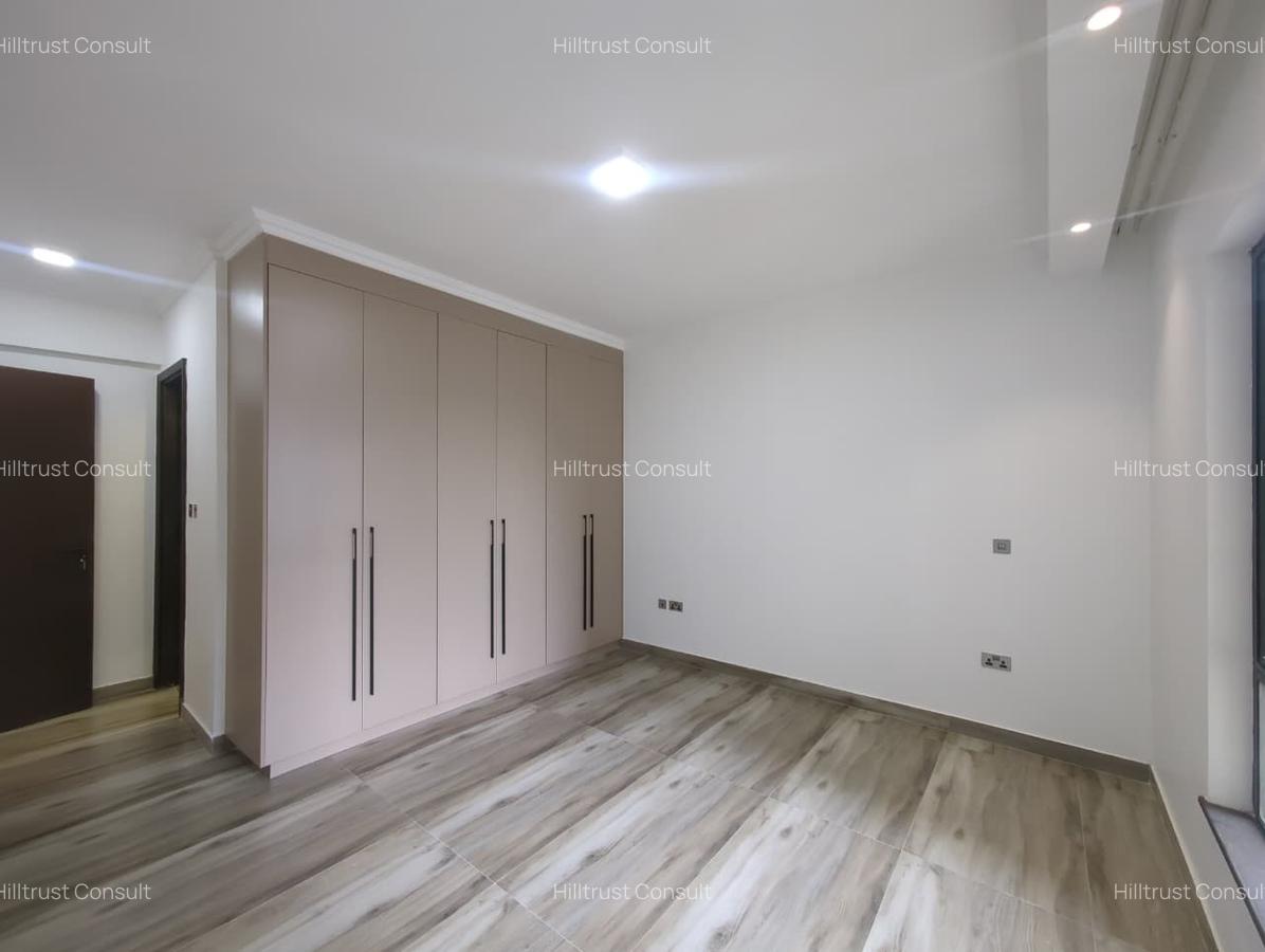 2 Bed Apartment with En Suite in Brookside - 9