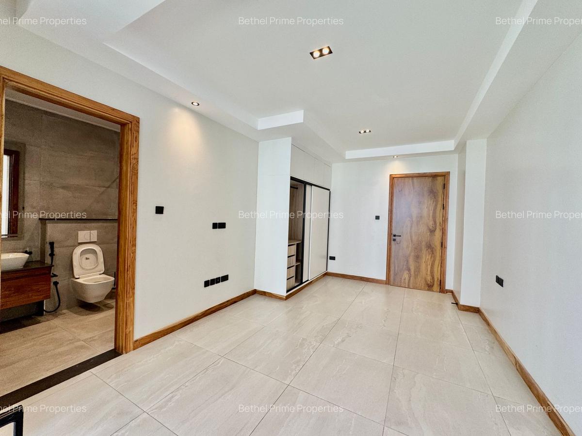 4 Bed Apartment with En Suite in Spring Valley - 9