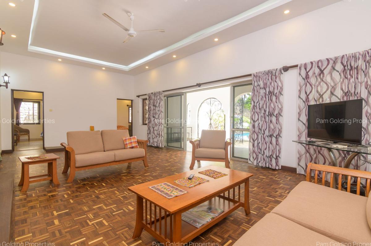 5 Bed House with En Suite in Nyali Area - 3
