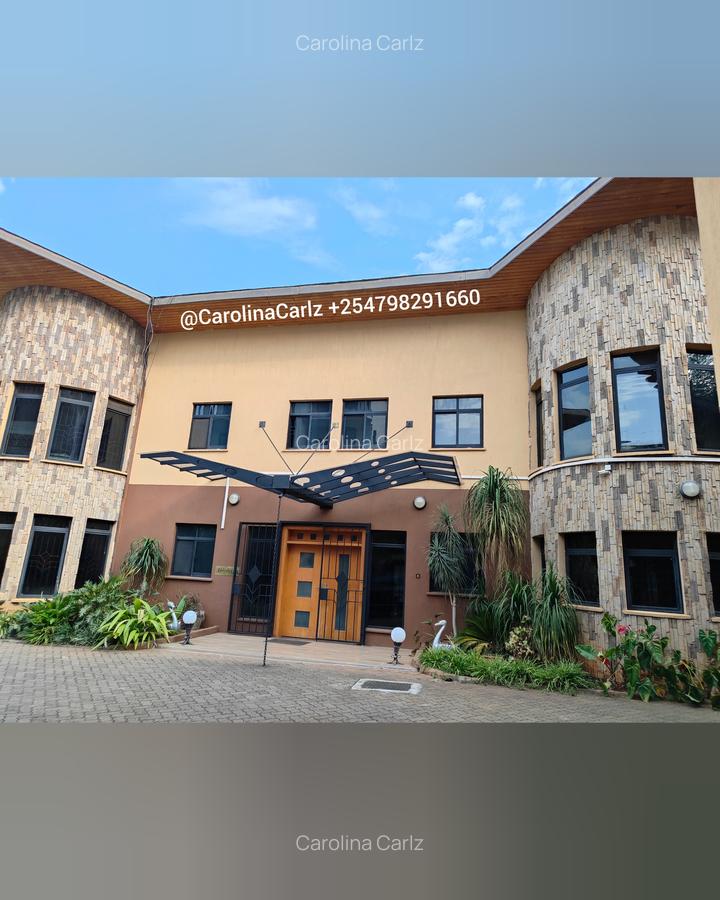 5 Bed Villa with En Suite at Kyuna Road - 1