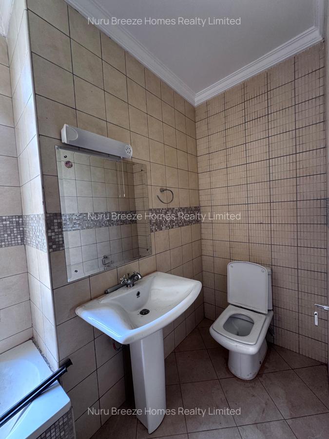 5 Bed Townhouse with En Suite in Runda - 20