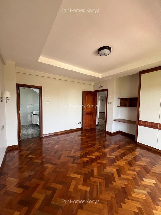4 Bed Apartment with En Suite at Riverside Drive - 12