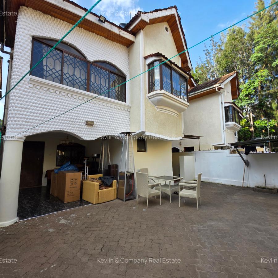 5 Bed Townhouse with En Suite in Lavington - 1