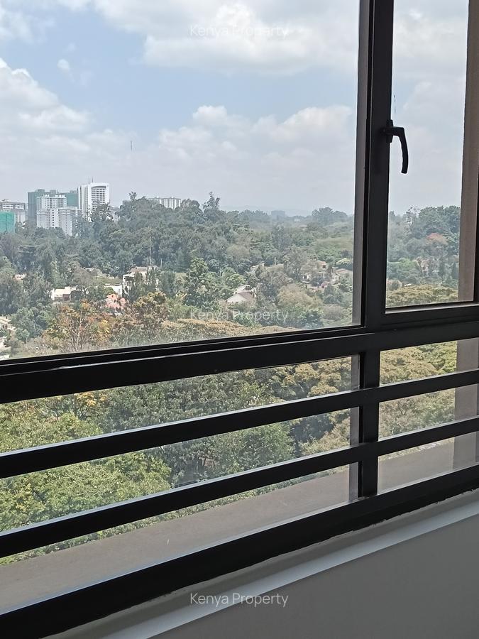 3 Bed Apartment with En Suite at Riverside Drive - 18