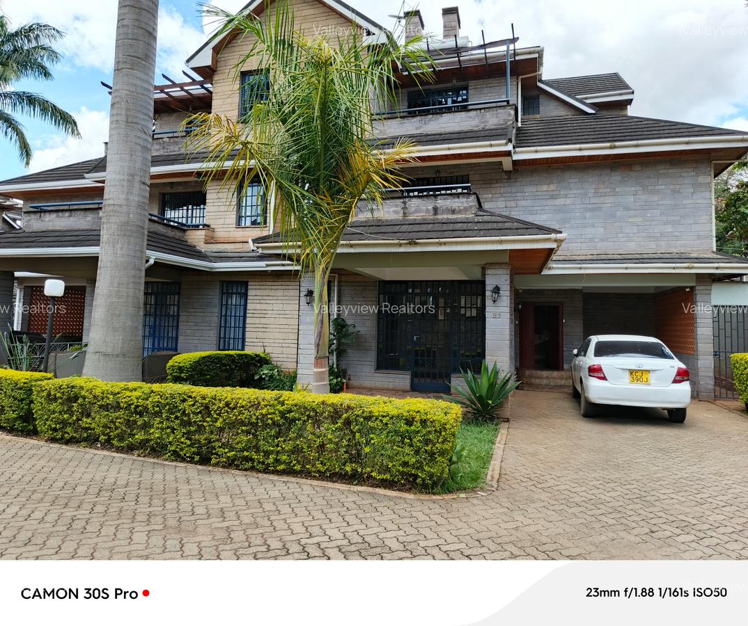 5 Bed Townhouse with En Suite at Lavington - 9