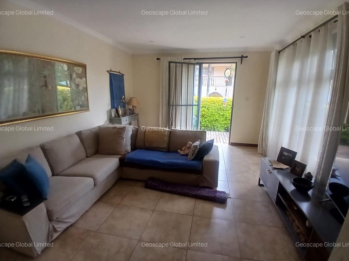 3 Bed House with En Suite in Nyari - 2