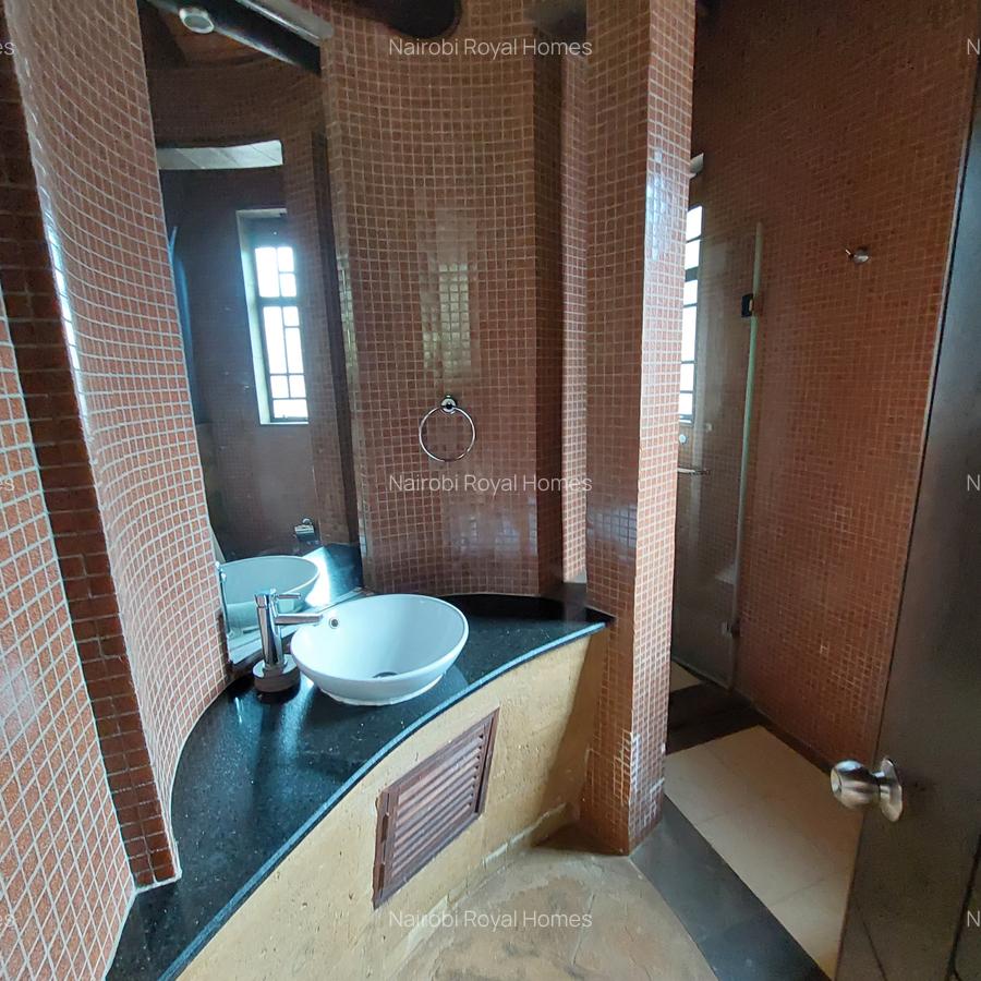 5 Bed House with En Suite at Lake View - 10