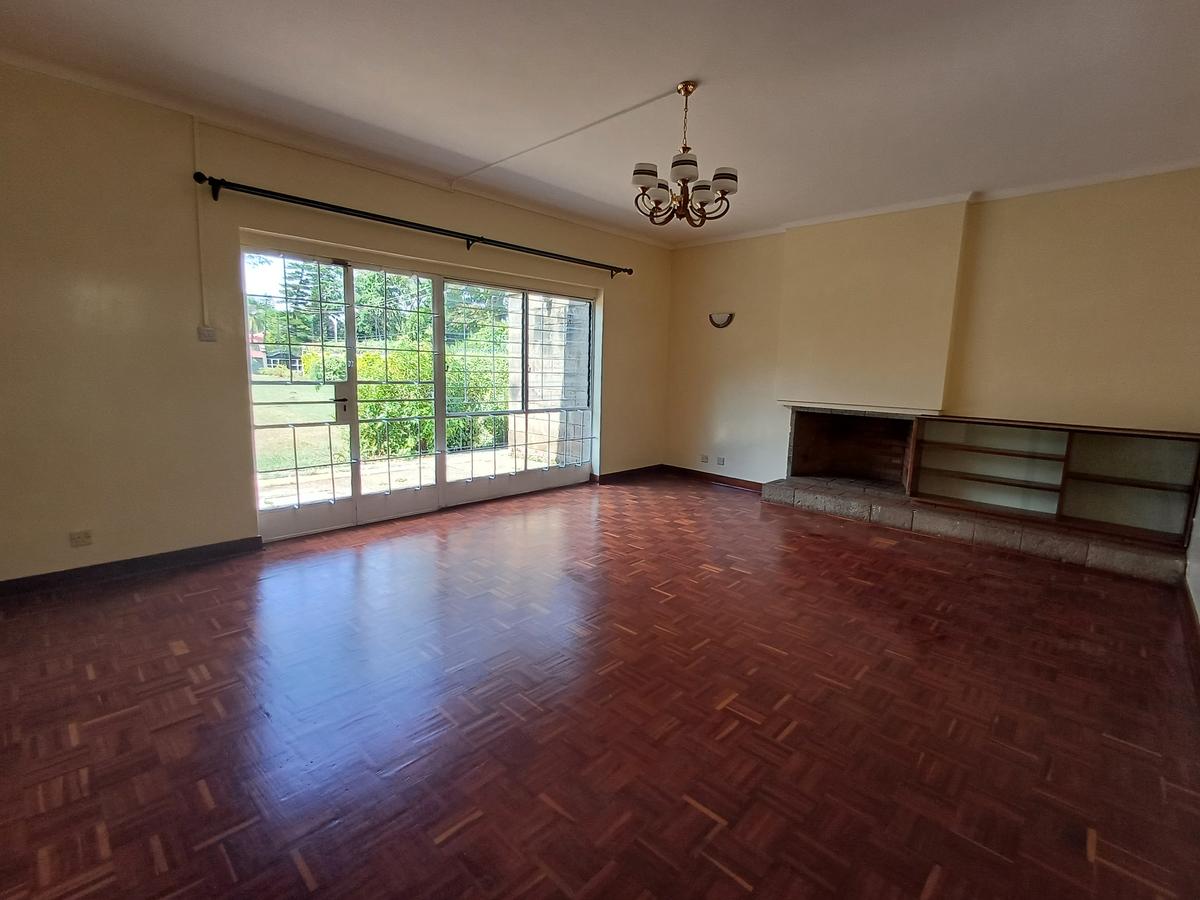 4 Bed House with En Suite in Lavington - 3