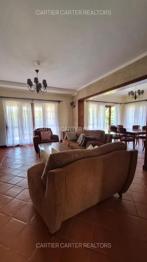 4 Bed Villa with En Suite in Windsor - 1