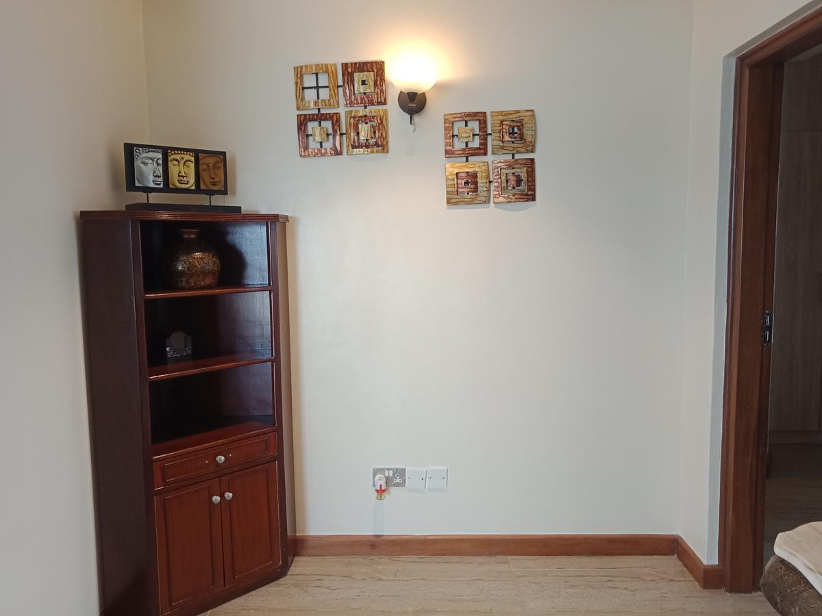 2 Bed Apartment with En Suite at Exit 2 - 8