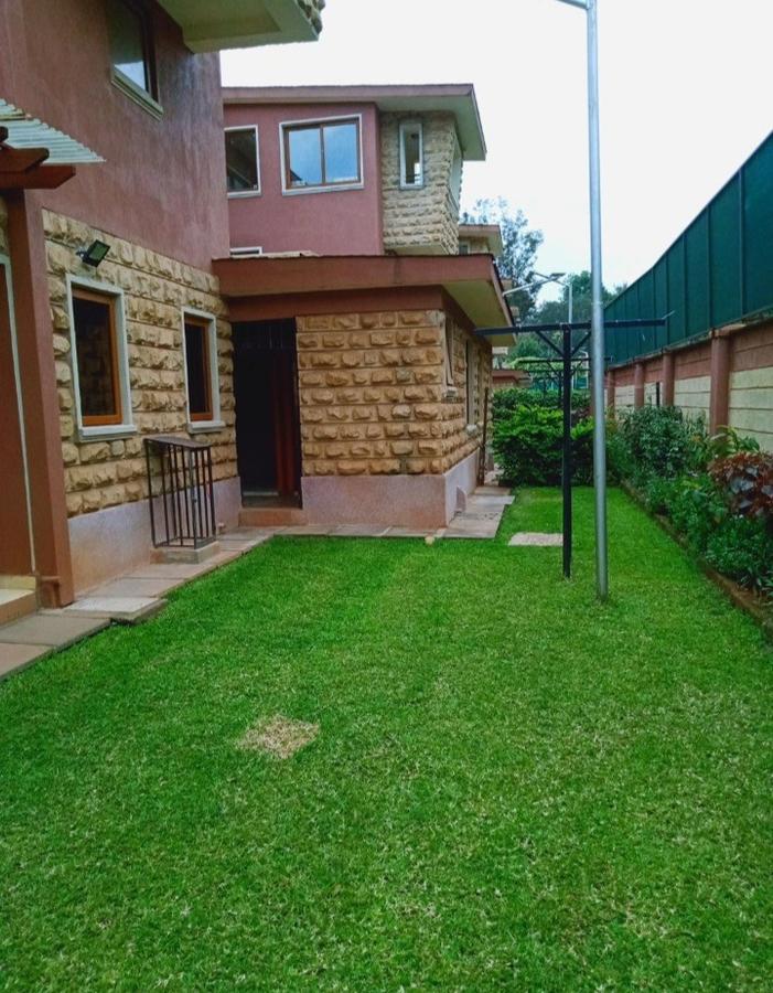 5 Bed Townhouse with En Suite in Lavington - 3