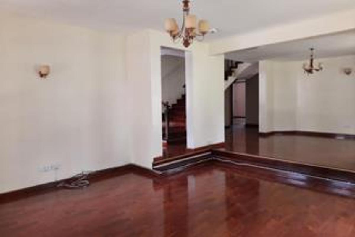 5 Bed Townhouse with En Suite at Lavington Green - 7