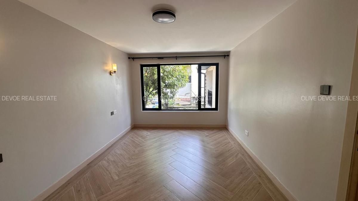 7 Bed Townhouse with En Suite in Lavington - 6