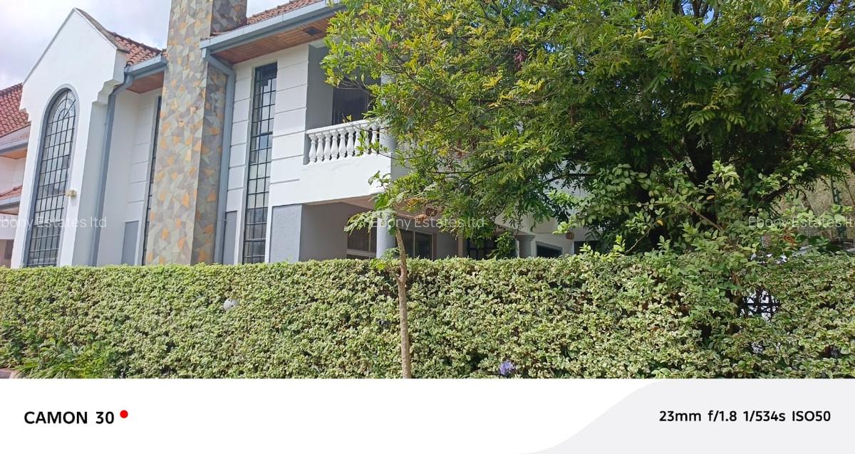 4 Bed Townhouse with En Suite in Lavington - 6