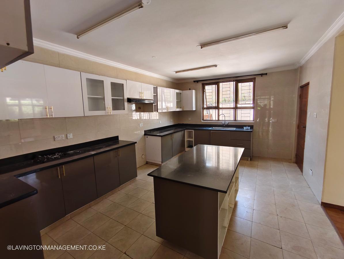 5 Bed Townhouse with En Suite at Lavington - 7
