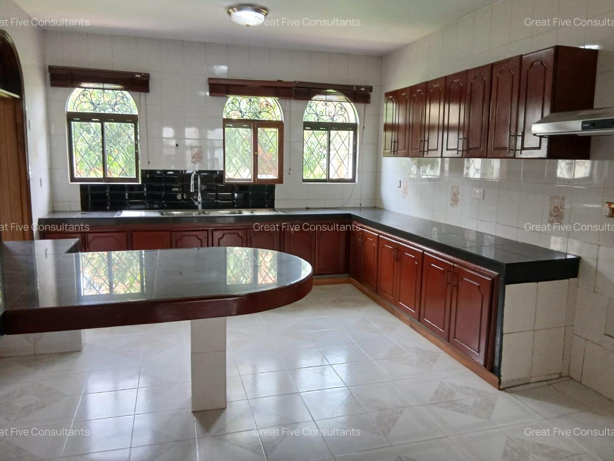 5 Bed Villa with En Suite in Gigiri - 8