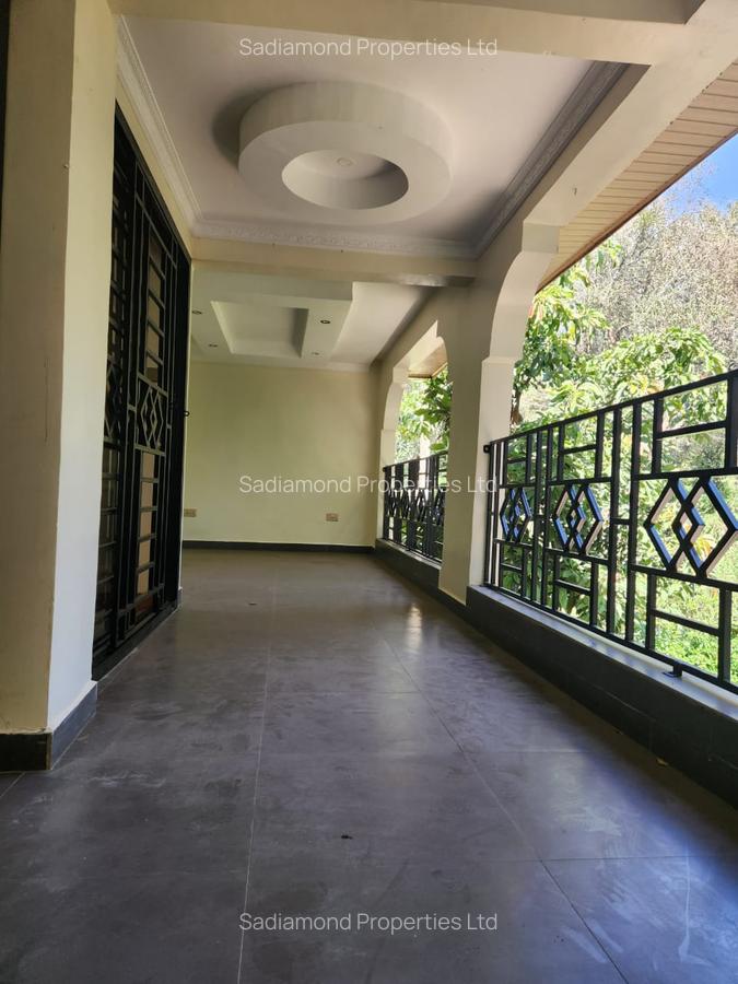 4 Bed House with En Suite in Karen Hardy - 5