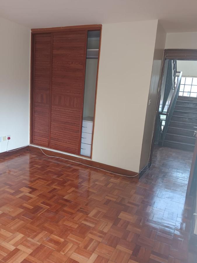 5 Bed Townhouse with En Suite at 00200 - 12