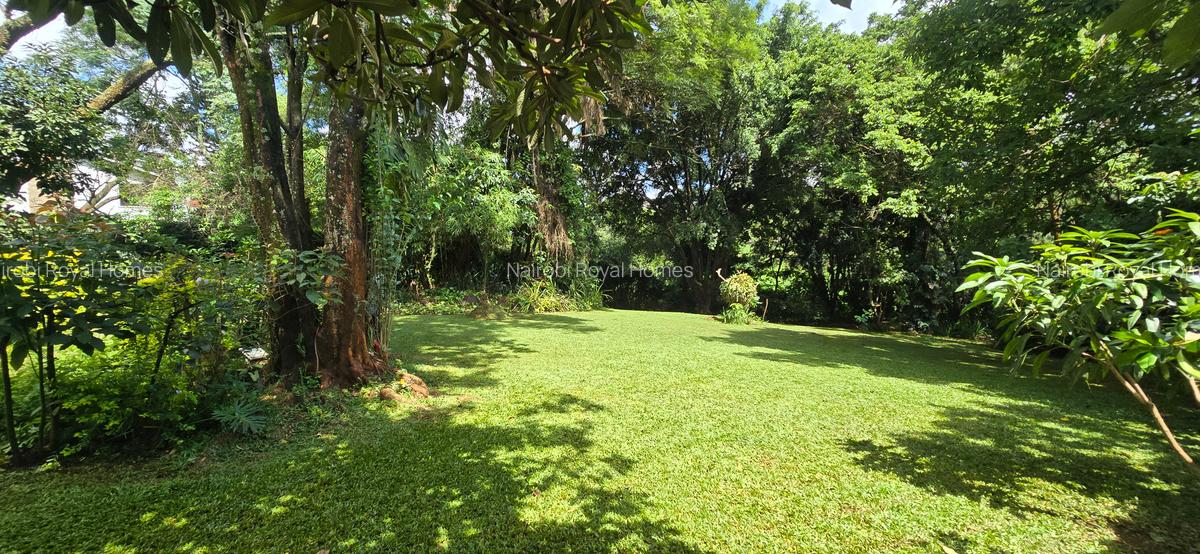 5 Bed House with En Suite at Un Crescent - 11