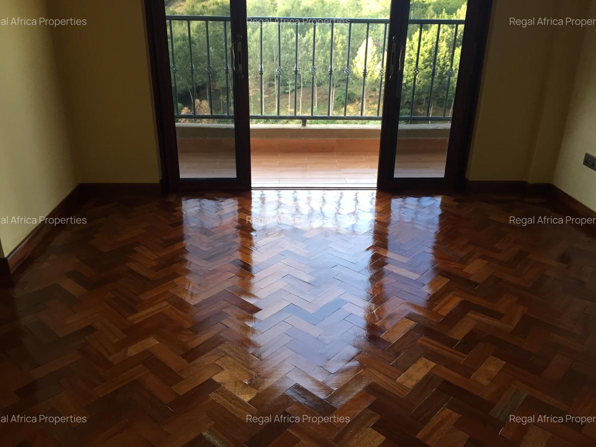 7 Bed House with En Suite in Redhill - 11