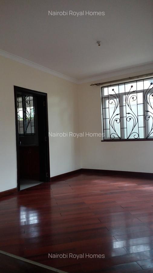 5 Bed Townhouse with En Suite at Lavington Road - 13
