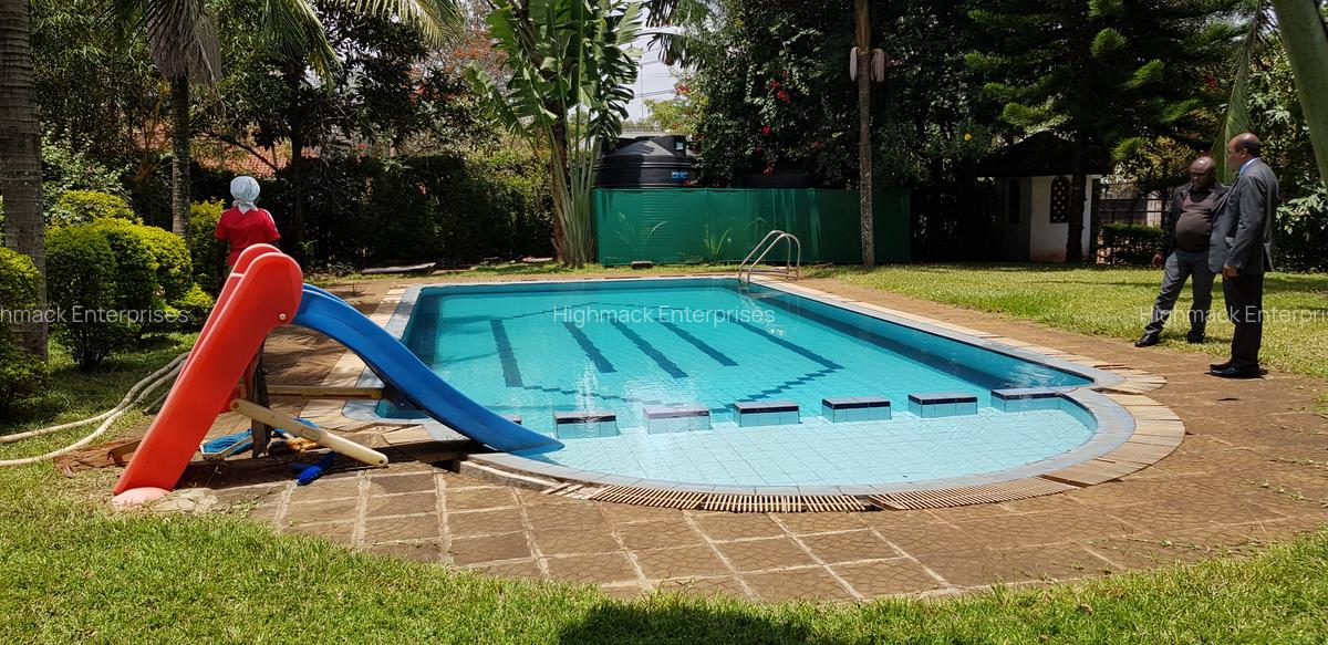 5 Bed House with En Suite at Garden Estate Road - 15