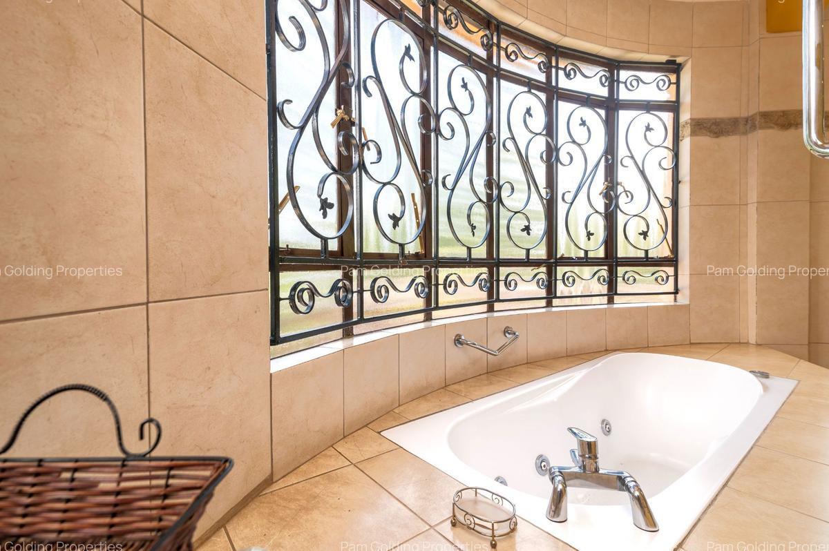 4 Bed House with En Suite in Karen - 8