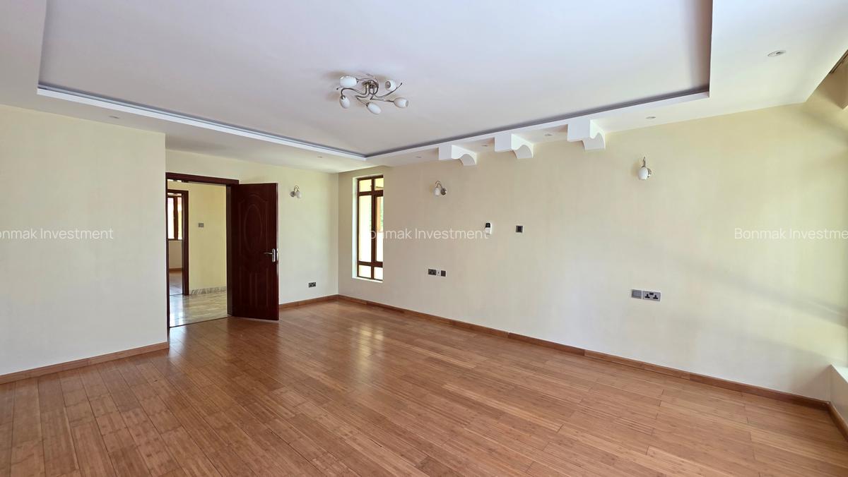 5 Bed Townhouse with En Suite at Lavington Green - 12