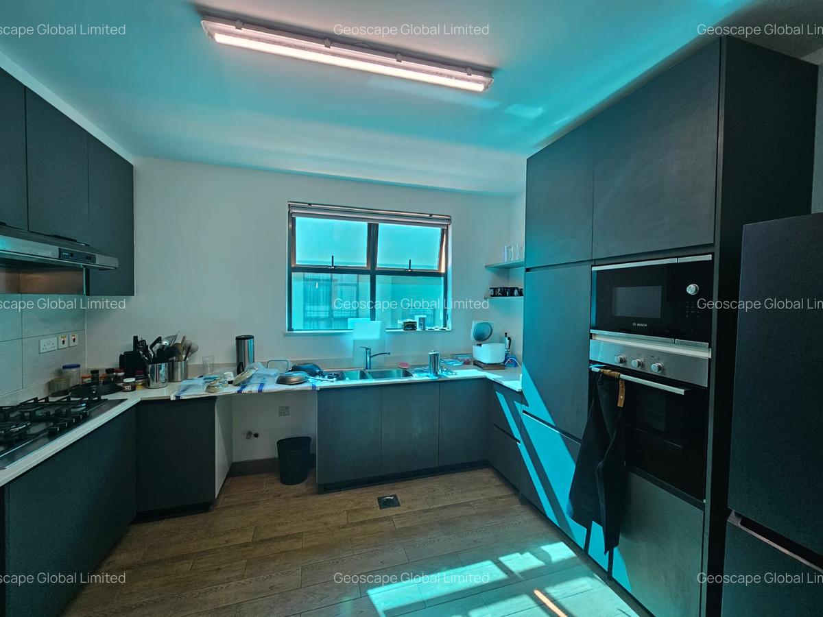 4 Bed Apartment with En Suite in Rosslyn - 2