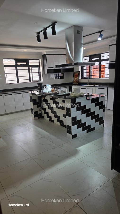 5 Bed House with Garden at Old Runda - 10