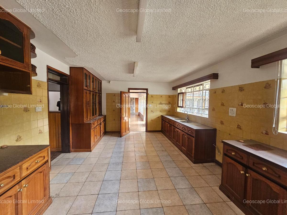 5 Bed House with En Suite in Nyari - 5