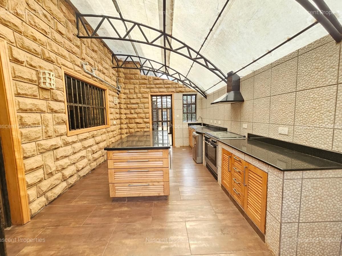 5 Bed House with En Suite in Nyari - 10