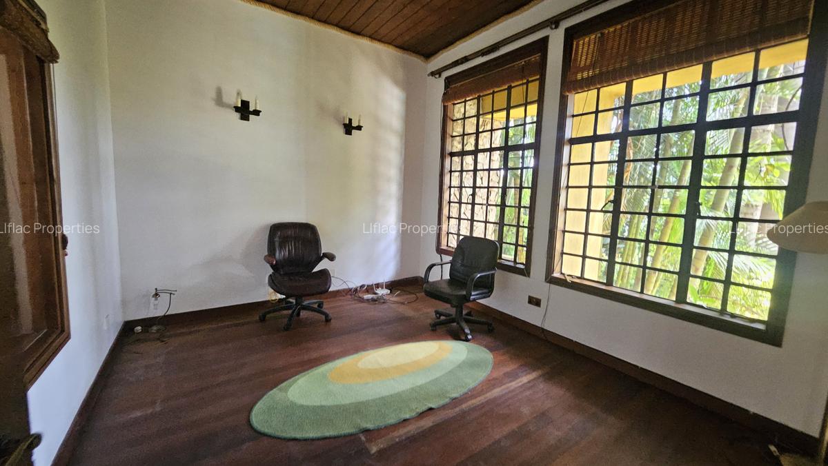 6 Bed House with En Suite in Runda - 10